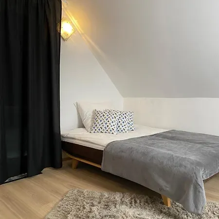 Domek Bialy Na Mazurach Nad Jeziorem Czarne W Pluszkiejmach Hotel Pluszkiejmy