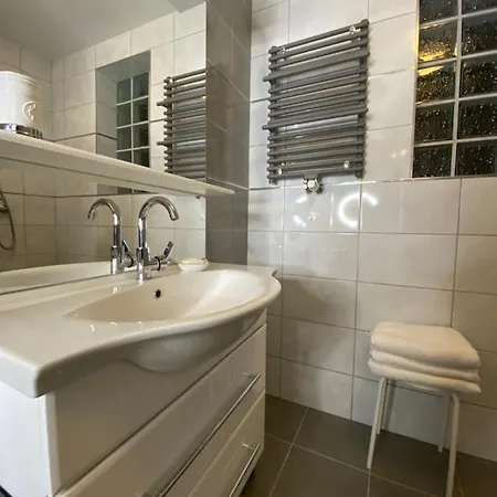 Domek Bialy Na Mazurach Nad Jeziorem Czarne W Pluszkiejmach Hotel Pluszkiejmy