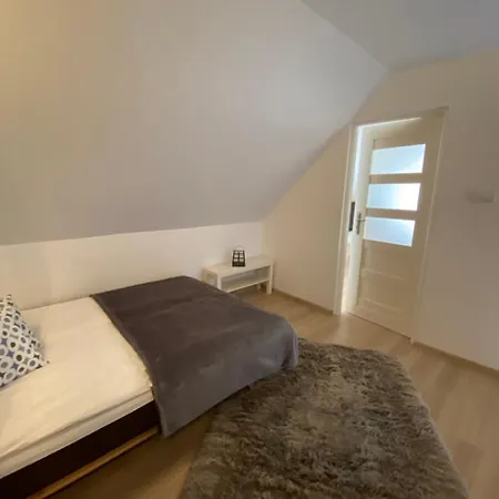 Hotel Domek Bialy Na Mazurach Nad Jeziorem Czarne W Pluszkiejmach Pluszkiejmy